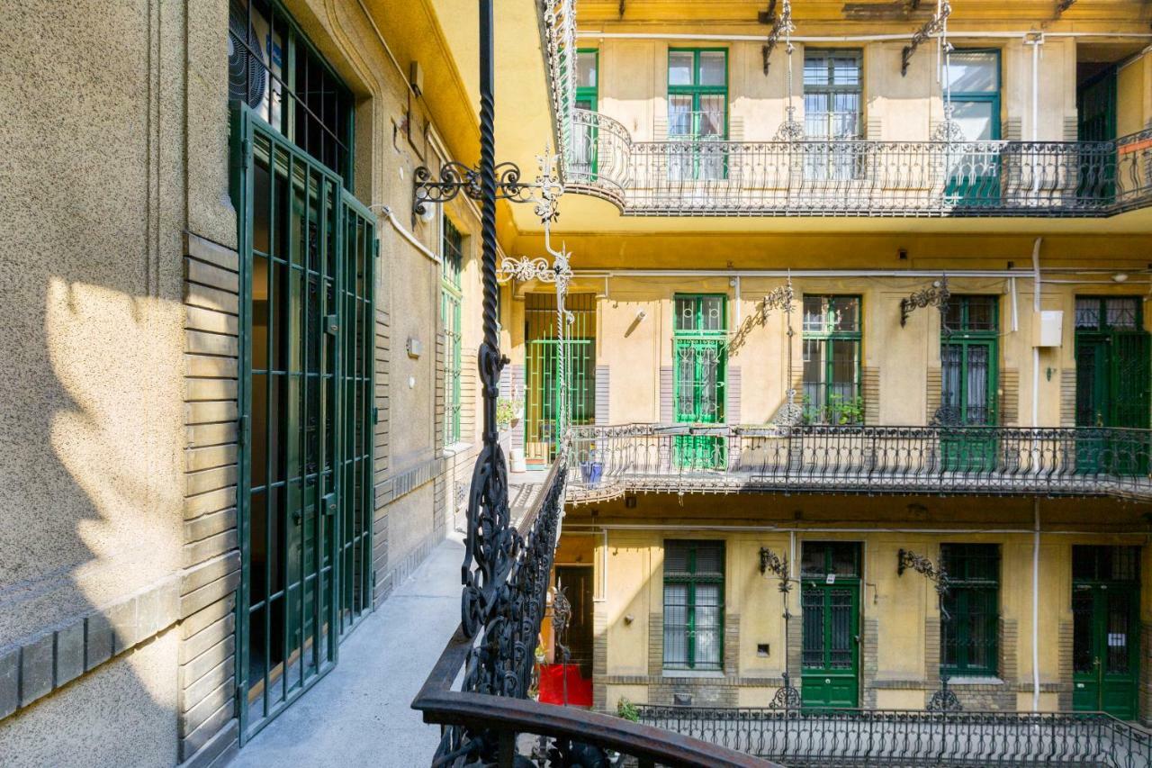 Leah Studios Budapest Luaran gambar